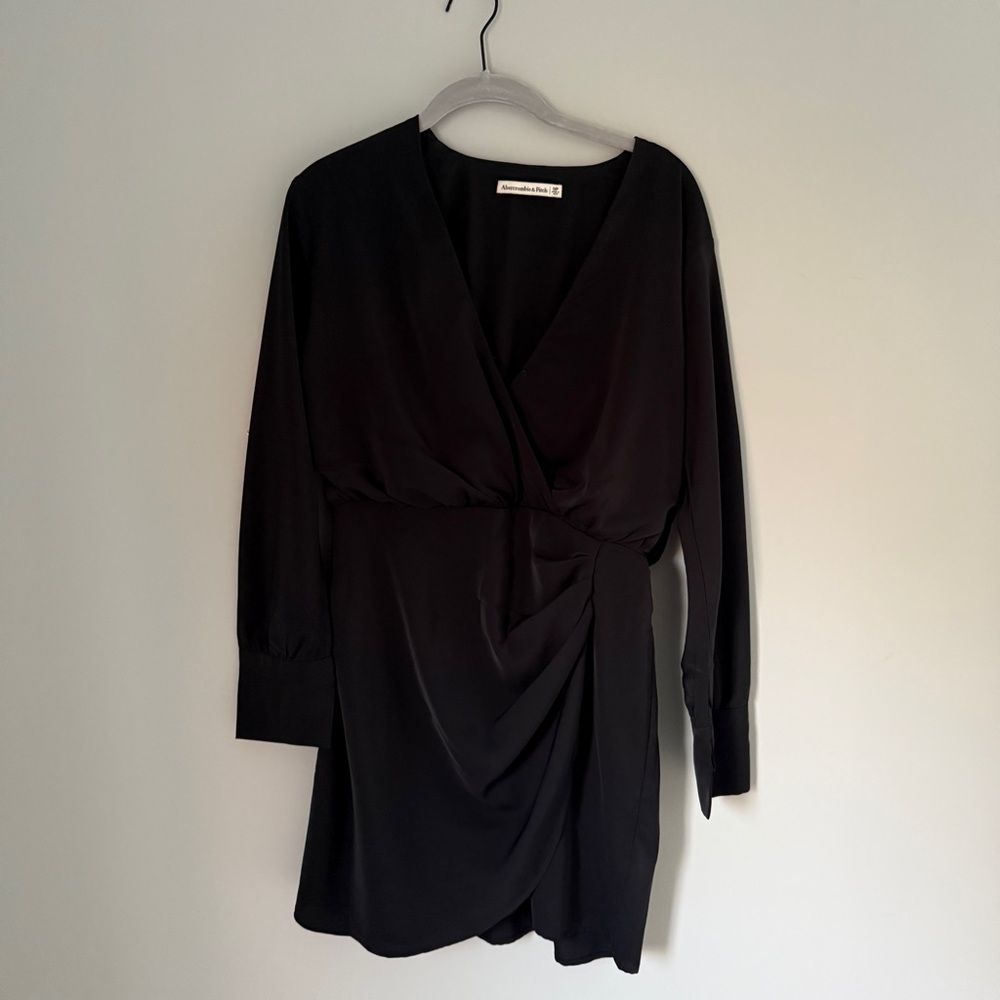 Abercrombie & Fitch Black Long Sleeve Dress in Medium Petite